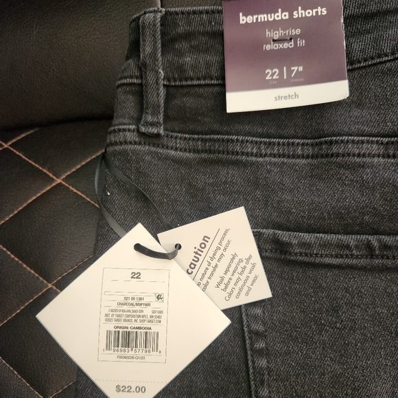 Ava & Viv High Rise Relaxed Fit Black Bermuda Shorts - Picture 4 of 5